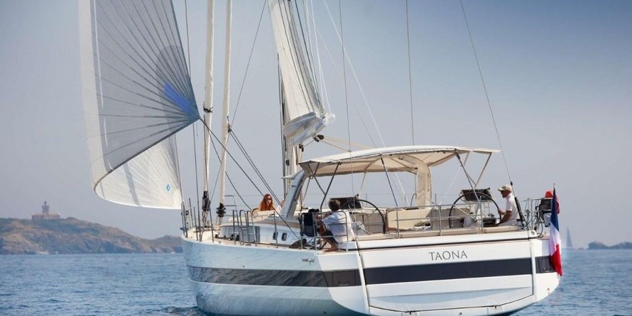 Beneteau Oceanis Yacht 62