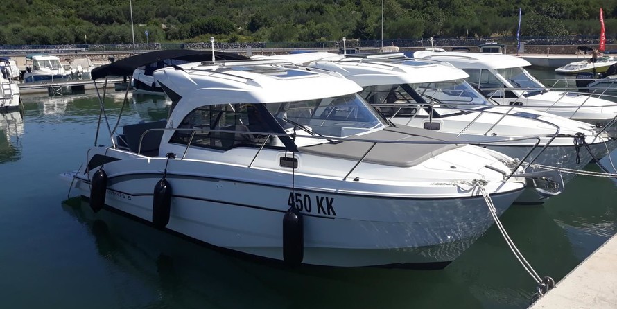 Beneteau Antares 8