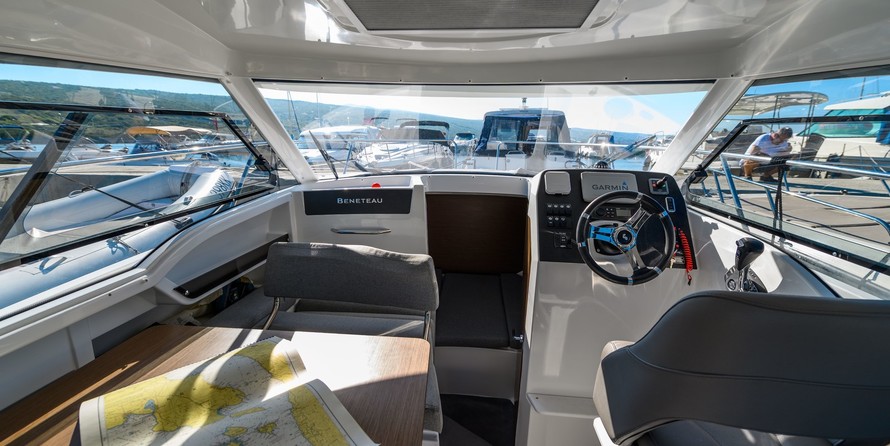 Beneteau Antares 8