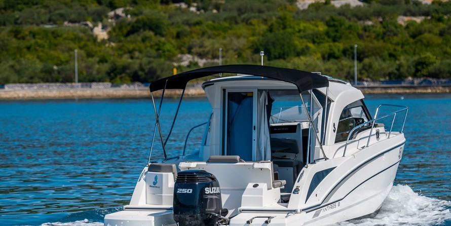 Beneteau Antares 8