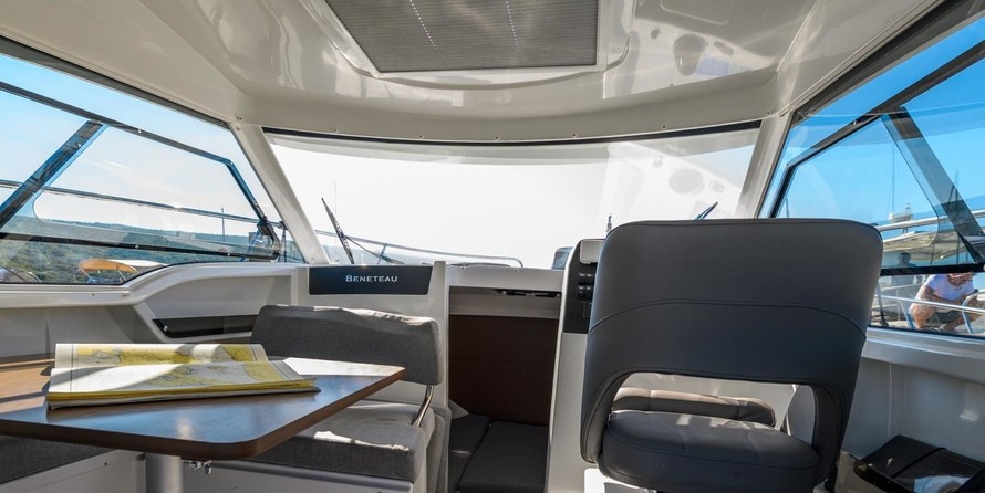 Beneteau Antares 8