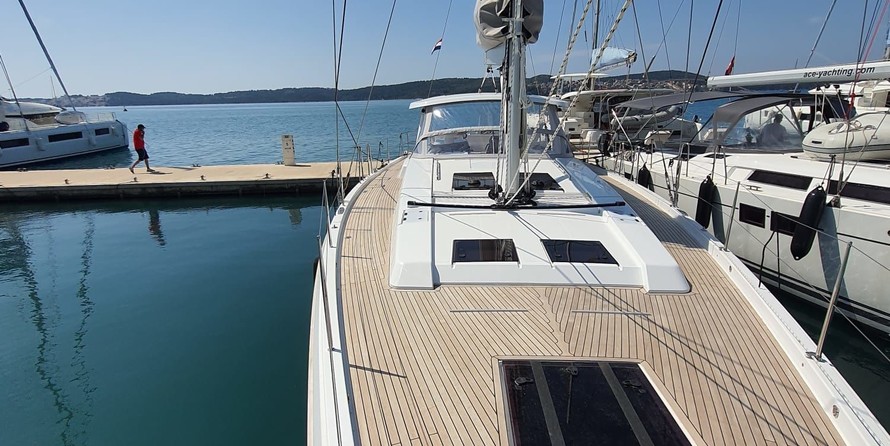 Hanse 548