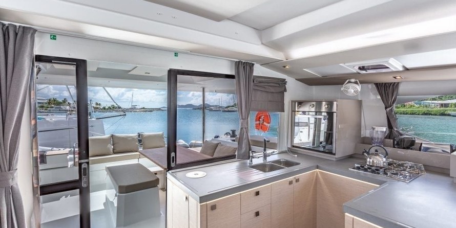 Fountaine Pajot Lucia 40
