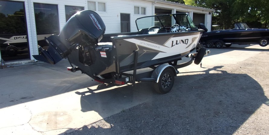 Lund Boats 1875 Crossover XS