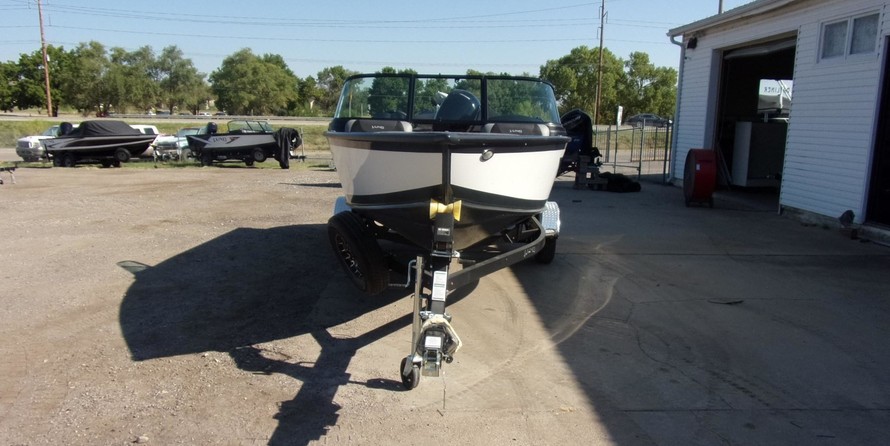 Lund Boats 1875 Crossover XS