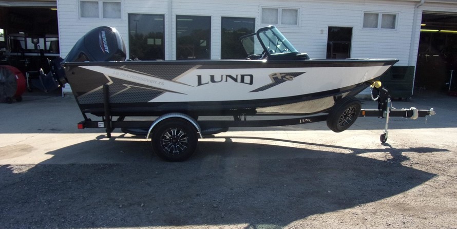 Lund Boats 1875 Crossover XS