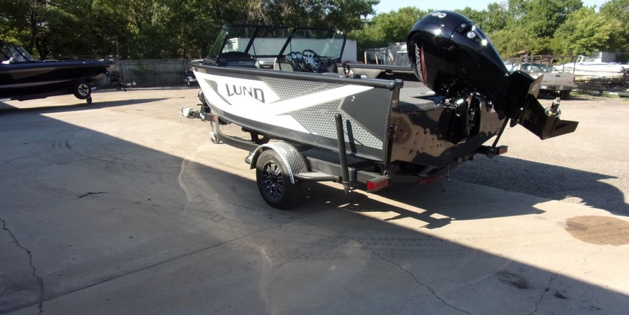 Lund Boats 1875 Crossover XS