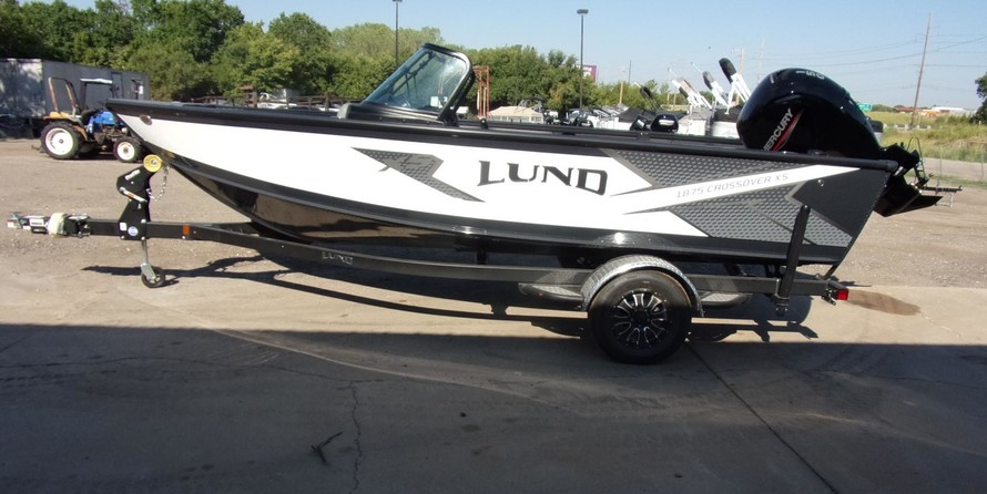 Lund Boats 1875 Crossover XS