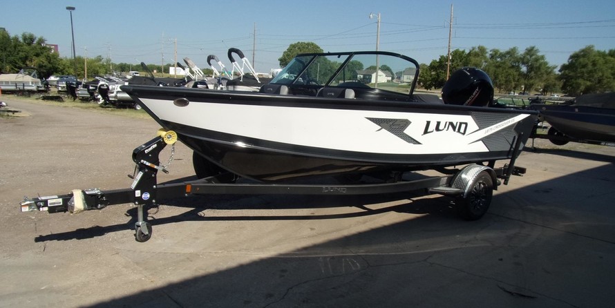 Lund Boats 1875 Crossover XS