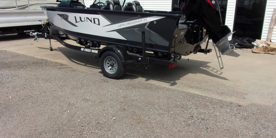 Lund Boats 1875 Crossover XS