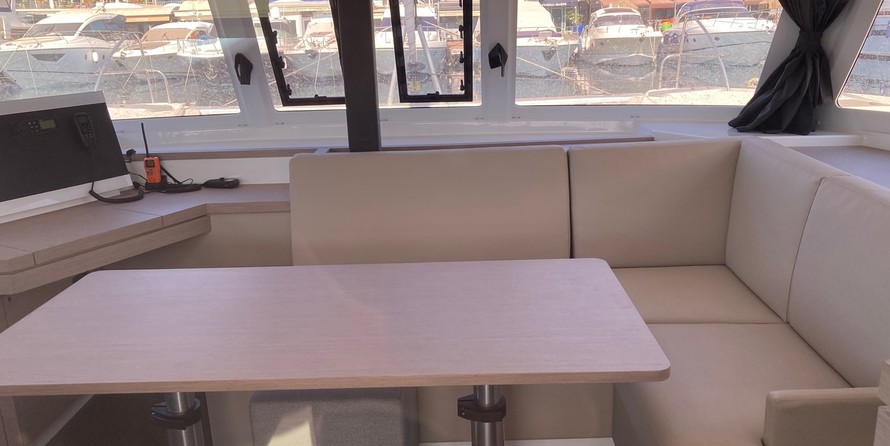 Fountaine Pajot Lucia 40