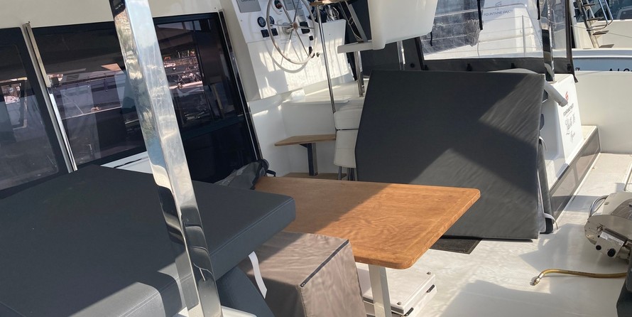 Fountaine Pajot Lucia 40