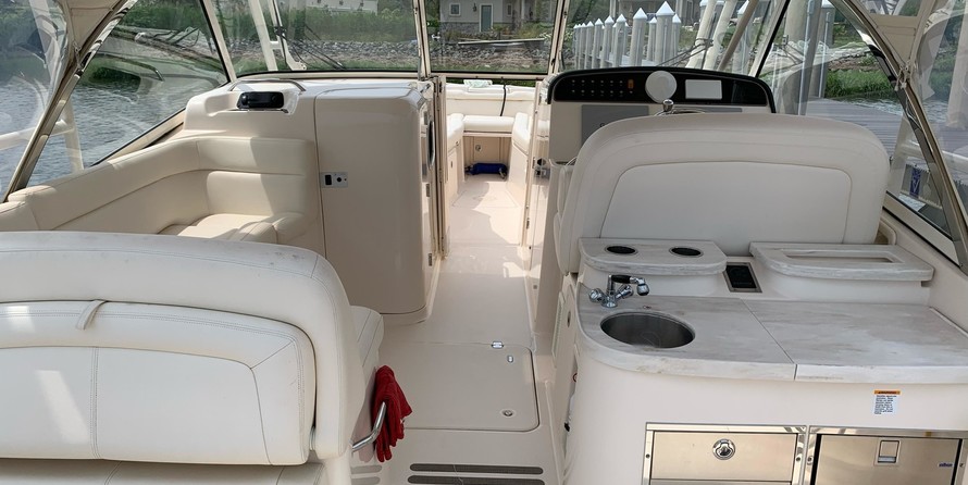 Grady-White Freedom 335