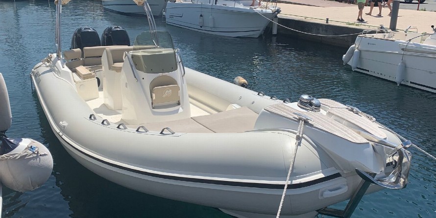 Black Fin Elegance 9