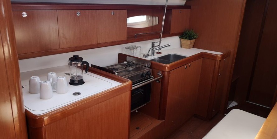 Beneteau Oceanis 43