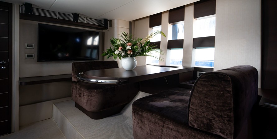 Azimut 68S