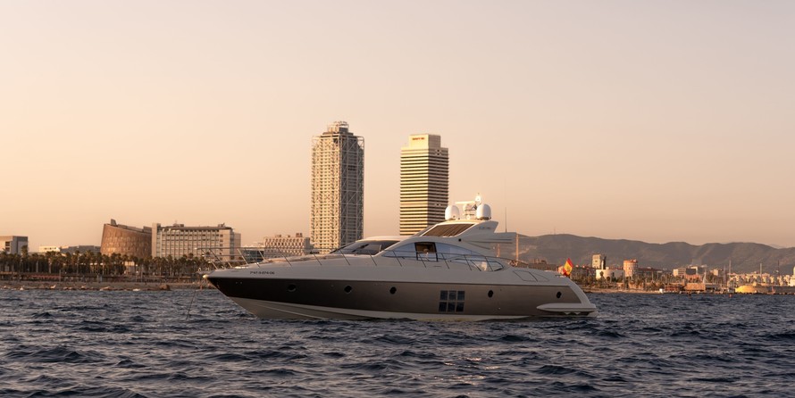 Azimut 68S