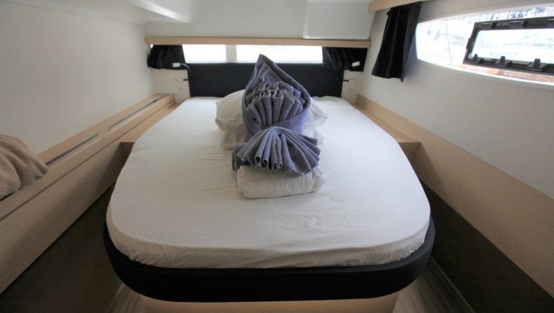 Fountaine Pajot Lucia 40