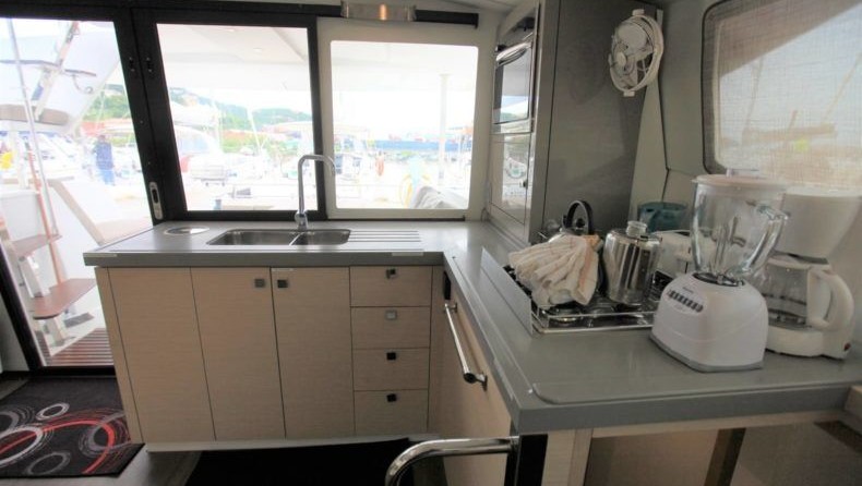 Fountaine Pajot Lucia 40