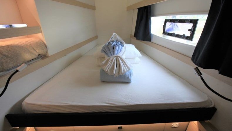 Fountaine Pajot Lucia 40