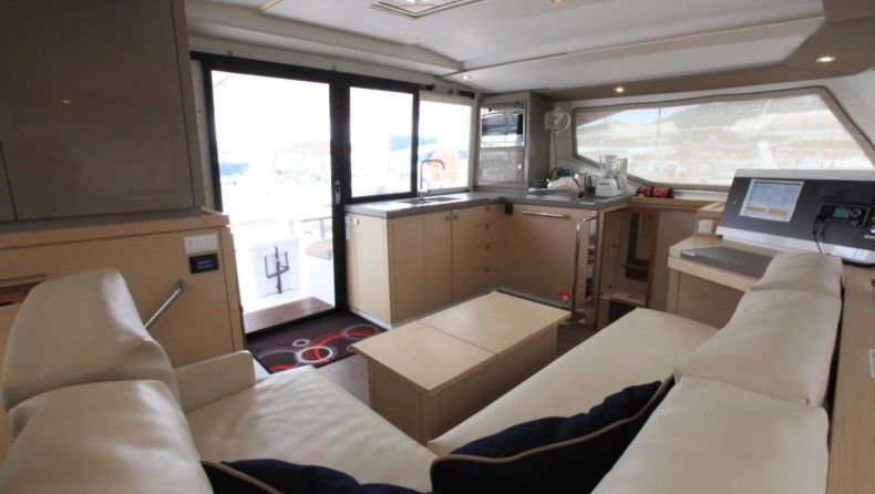 Fountaine Pajot Lucia 40