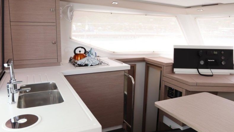 Fountaine Pajot Lucia 40