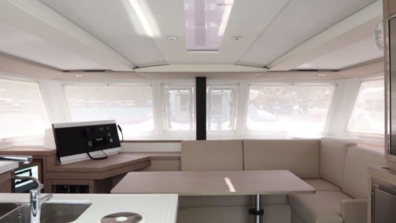 Fountaine Pajot Lucia 40