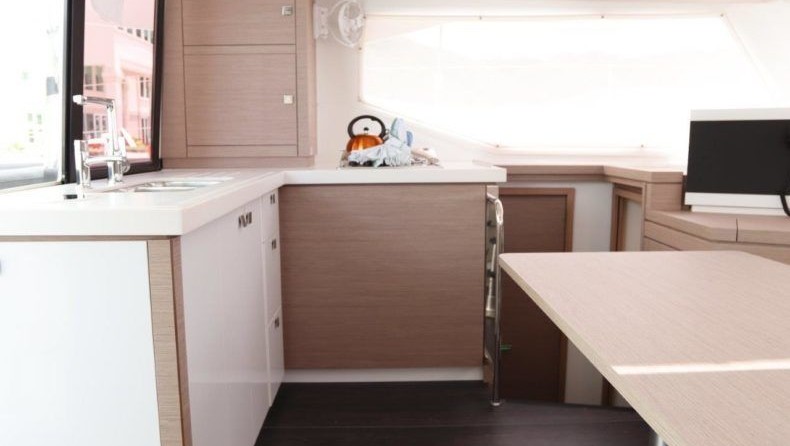 Fountaine Pajot Lucia 40
