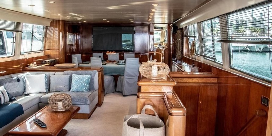 Falcon Yachts 80 fly