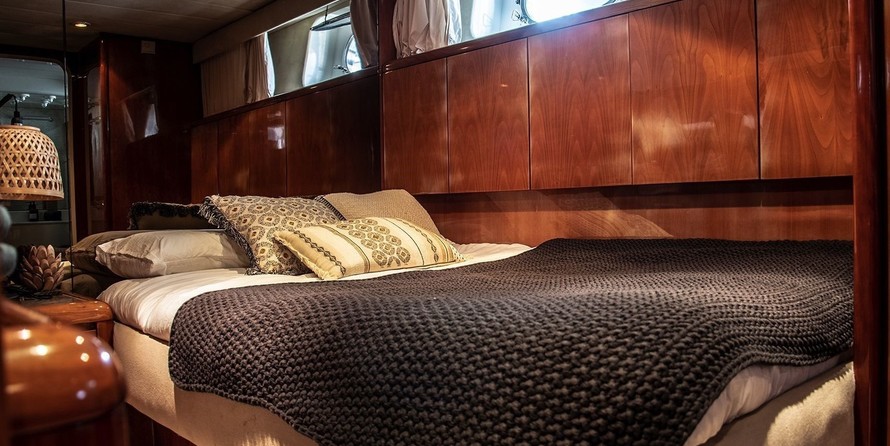 Falcon Yachts 80 fly