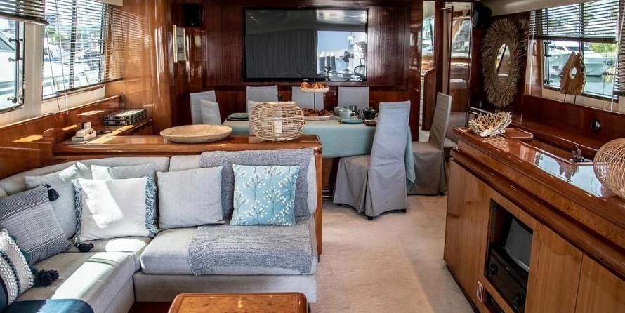 Falcon Yachts 80 fly