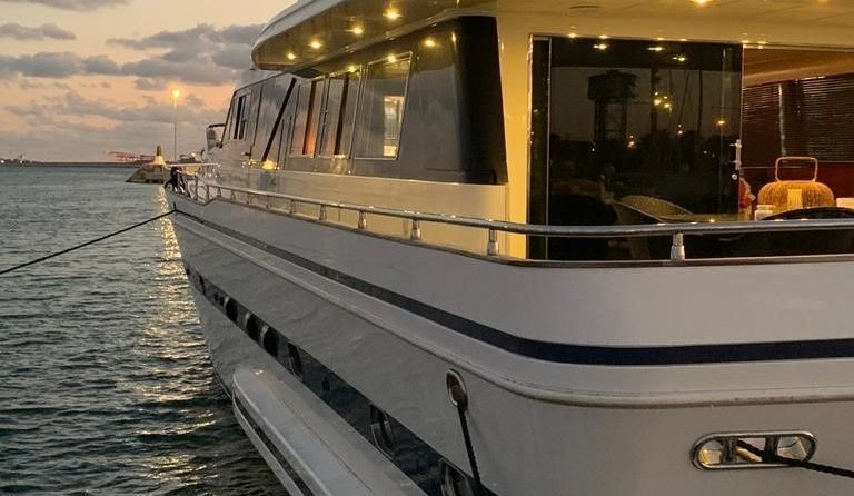 Falcon Yachts 80 fly