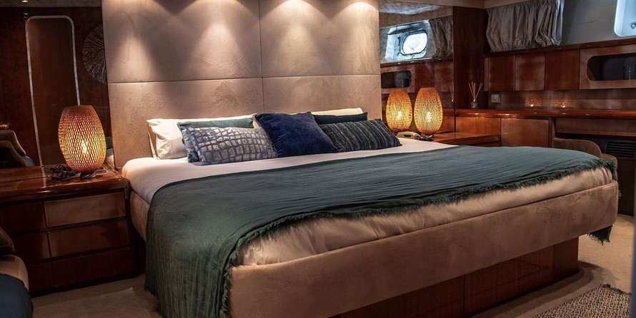 Falcon Yachts 80 fly