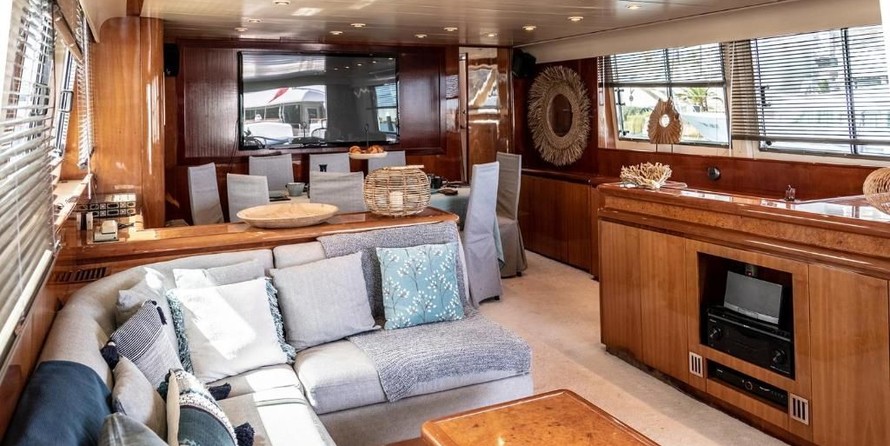 Falcon Yachts 80 fly