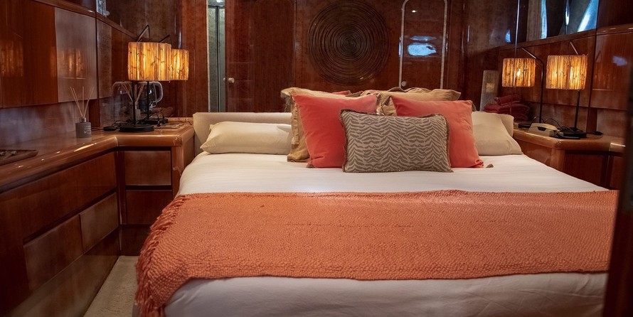 Falcon Yachts 80 fly