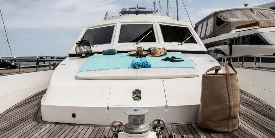 Falcon Yachts 80 fly