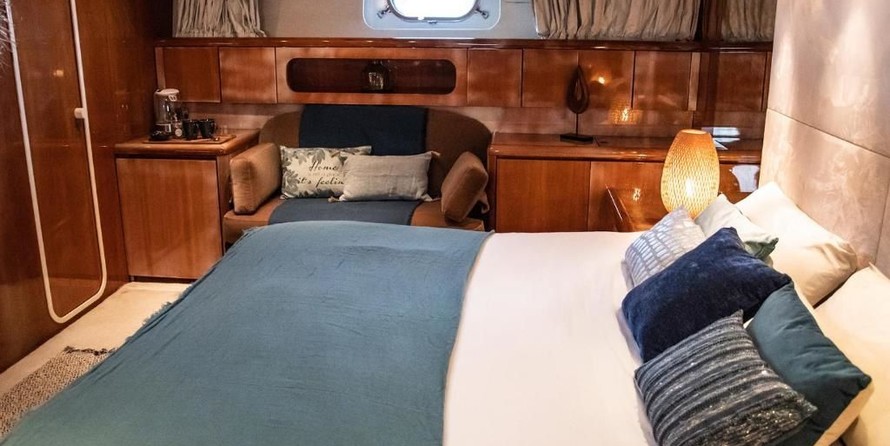 Falcon Yachts 80 fly