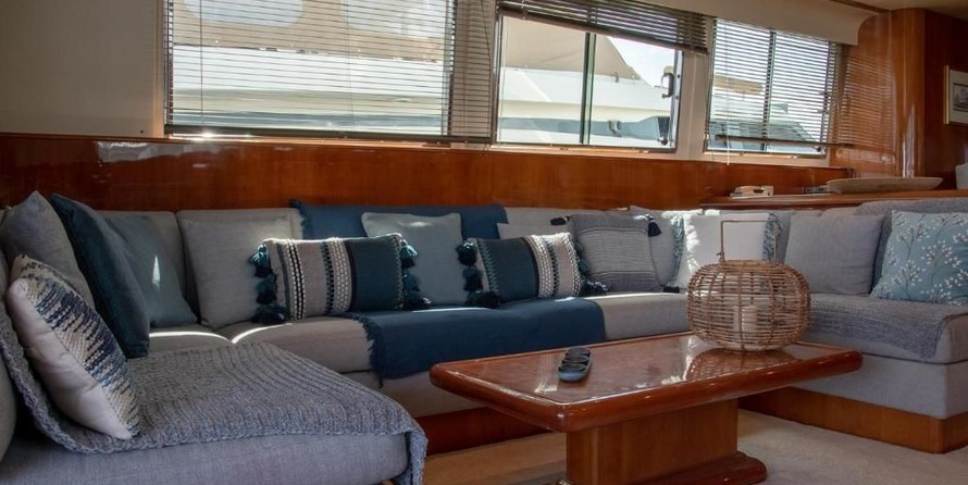 Falcon Yachts 80 fly