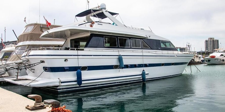 Falcon Yachts 80 fly