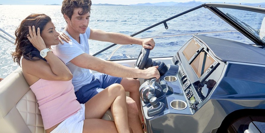 Quicksilver Activ 875 Sundeck