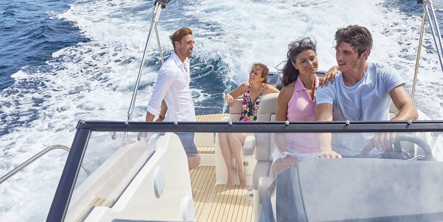 Quicksilver Activ 875 Sundeck