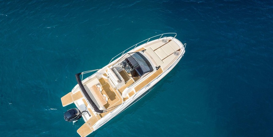 Quicksilver Activ 875 Sundeck