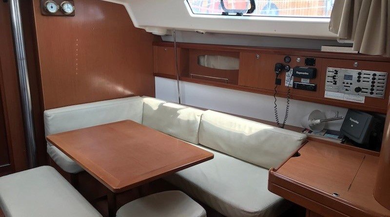 Beneteau Oceanis 43