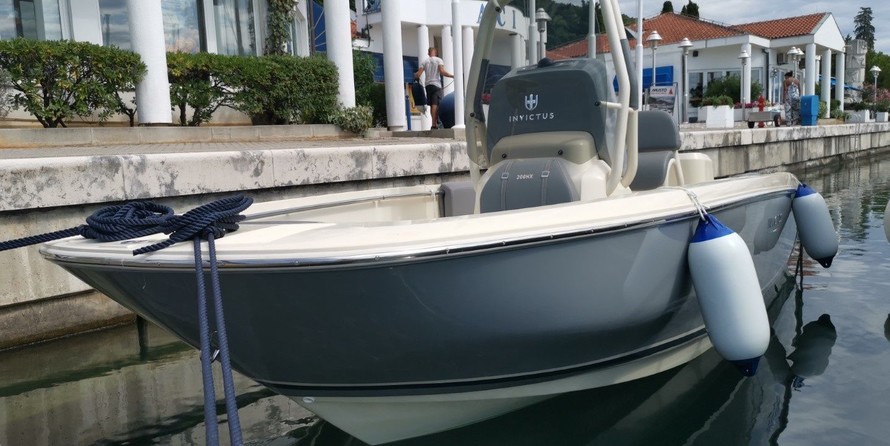 Invictus 200 FX