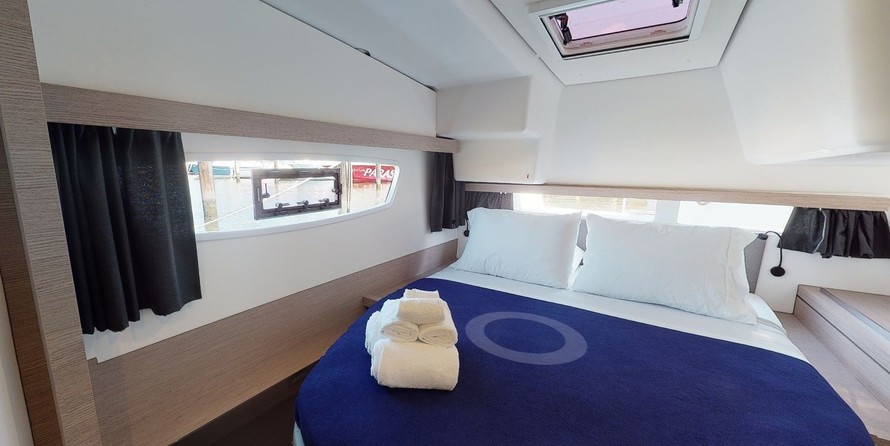 Fountaine Pajot Lucia 40