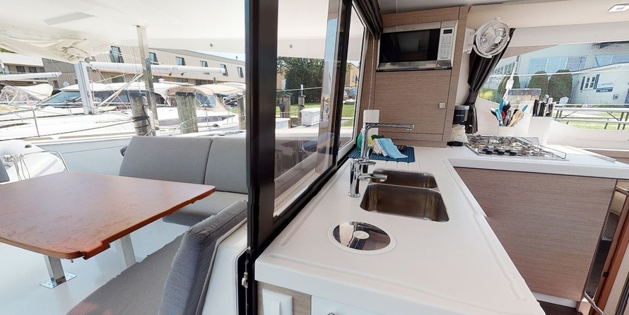 Fountaine Pajot Lucia 40