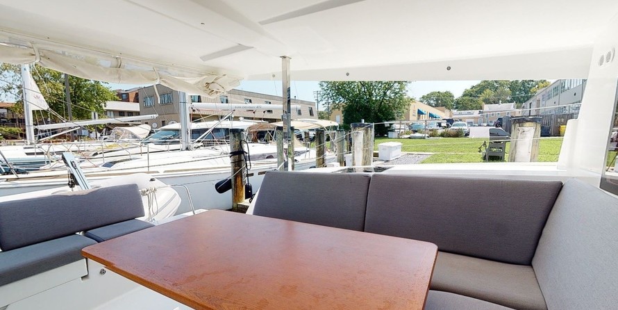 Fountaine Pajot Lucia 40