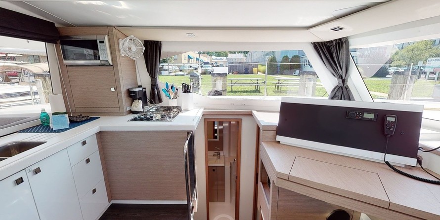 Fountaine Pajot Lucia 40