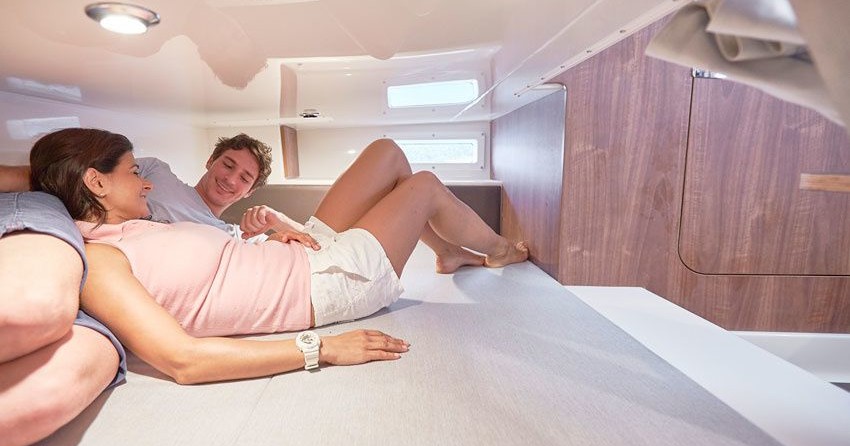 Quicksilver Activ 875 Sundeck