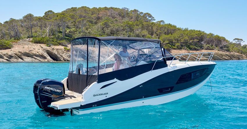 Quicksilver Activ 875 Sundeck